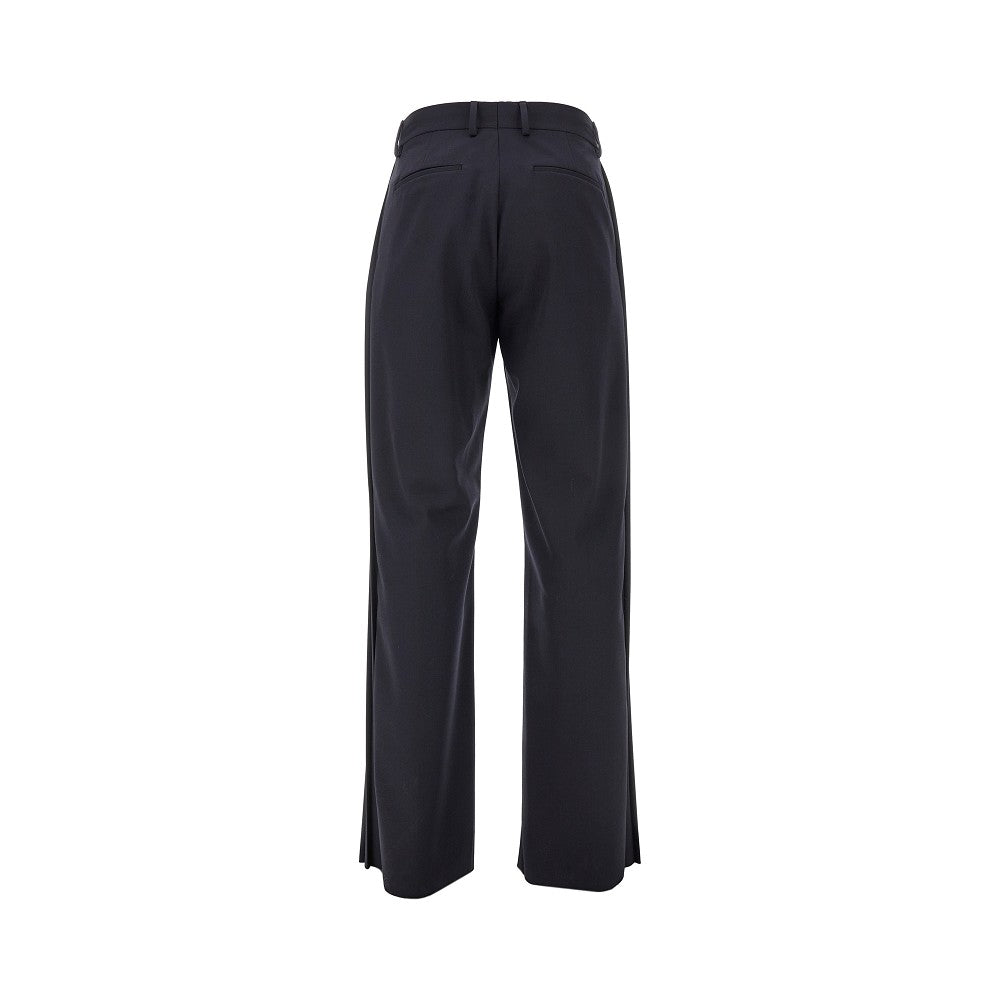 Pantalone in crêpe con dettagli plissé