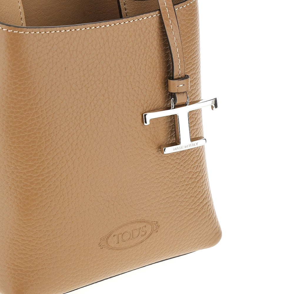 Micro bag in pelle con charm T Timeless